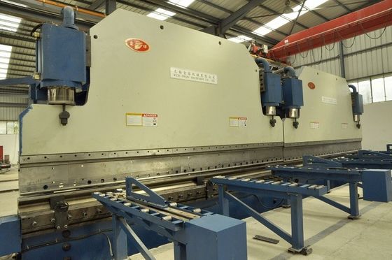 Macchina per piegare piastre idrauliche CNC a doppio collegamento per linea di produzione di pali di luce