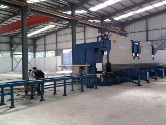 Macchina per piegare piastre idrauliche CNC a doppio collegamento per linea di produzione di pali di luce