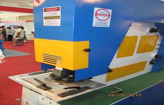 Macchina idraulica dell'operaio siderurgico del taglio & della perforazione, taglio a macchina leggero 25mm di palo massimi