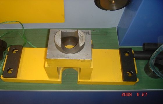 Macchina idraulica dell'operaio siderurgico del taglio & della perforazione, taglio a macchina leggero 25mm di palo massimi