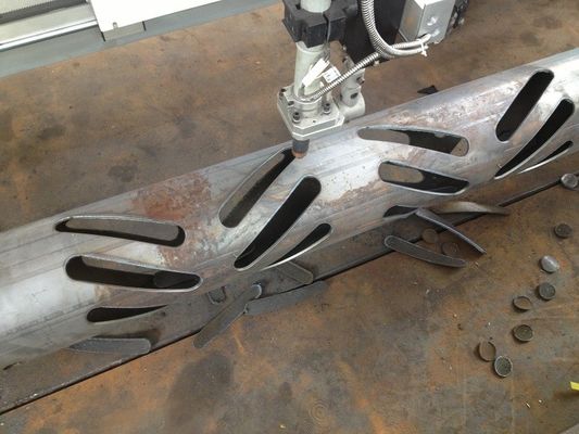 Macchina di taglio per porte a polo leggero di 2500 mm, macchina di taglio per porte a polo leggero a plasma CNC